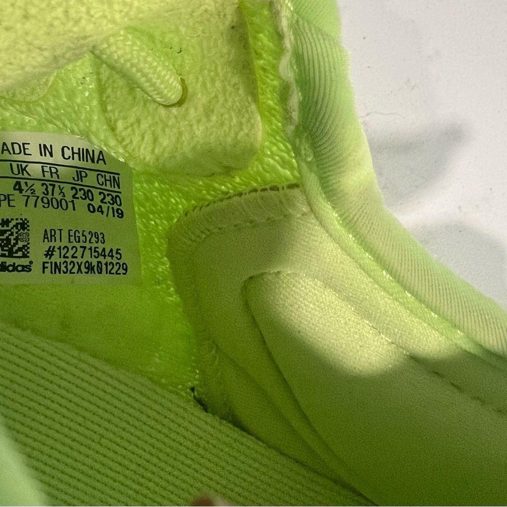 Adidas Yeezy Boost 350 V2 Glow - Picture 2 of 8
